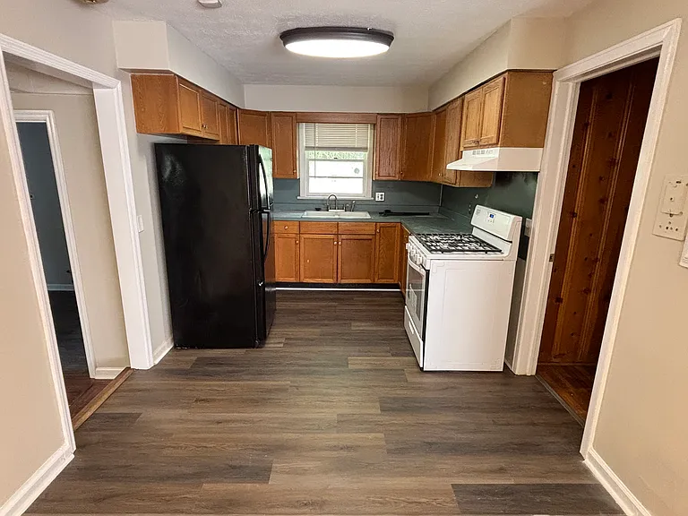2673 Fernwood Ave — Photo 3