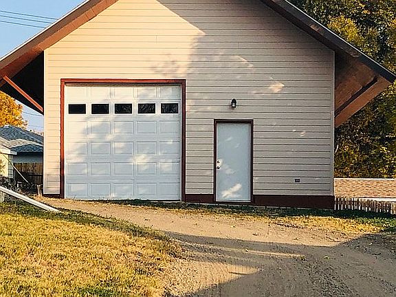 Detached garage 1300+ sq ft