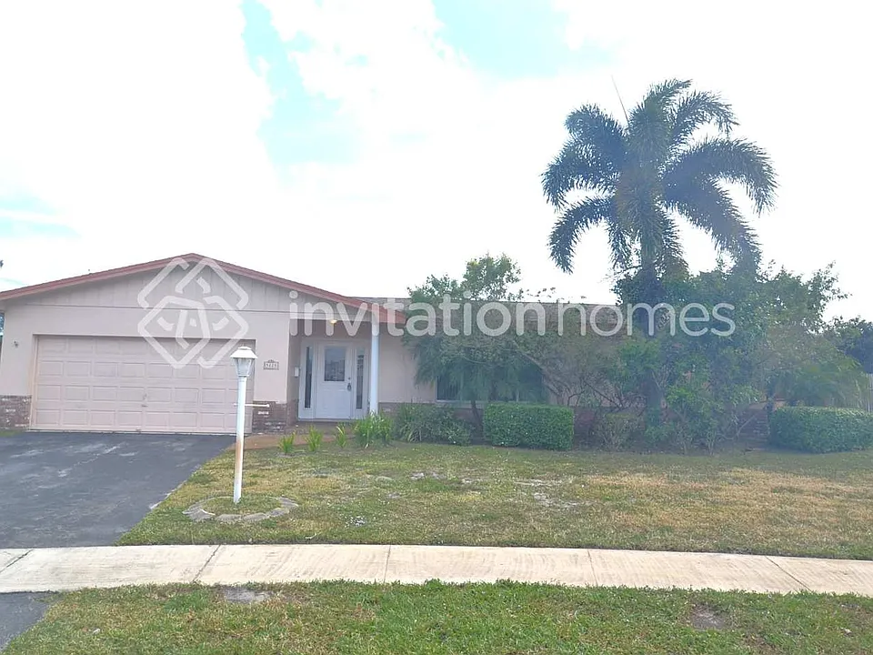5220 SW 8th Ct