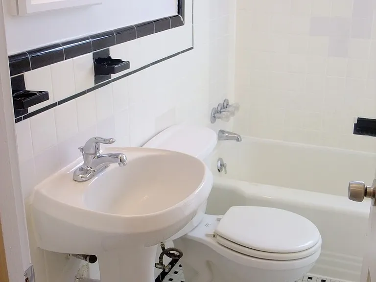 8401 Greenwood Ave — Photo 23