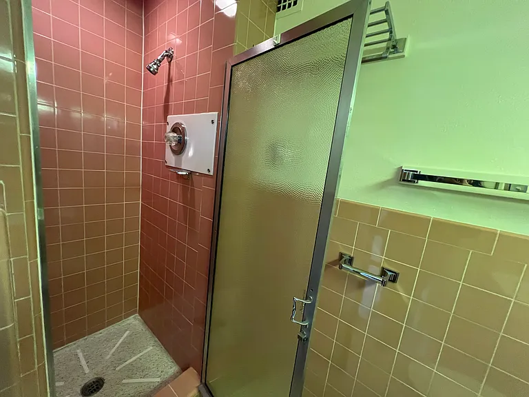 Bathroom in 2nd bedroom