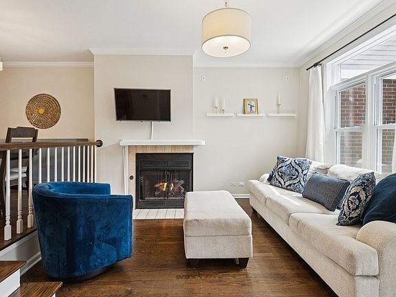 4th image of 3315 N Racine Ave #D