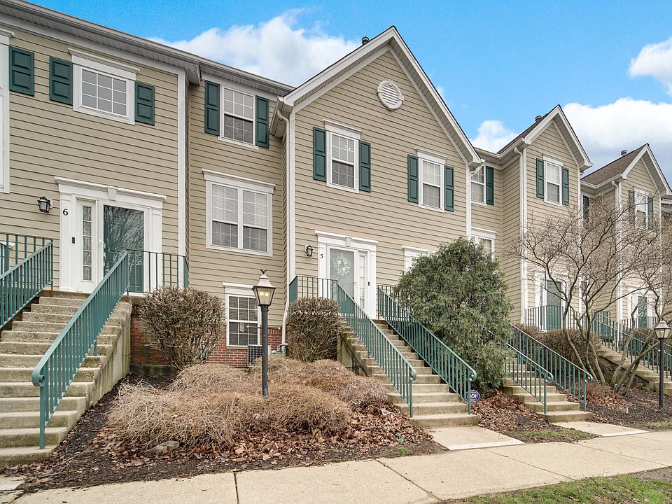 1st image of 2426 Courtyard Cir Unit 5