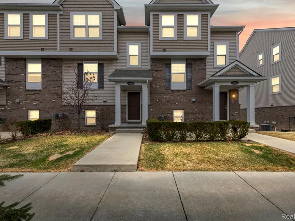 4616 Bradley Cir, Troy, MI 48085