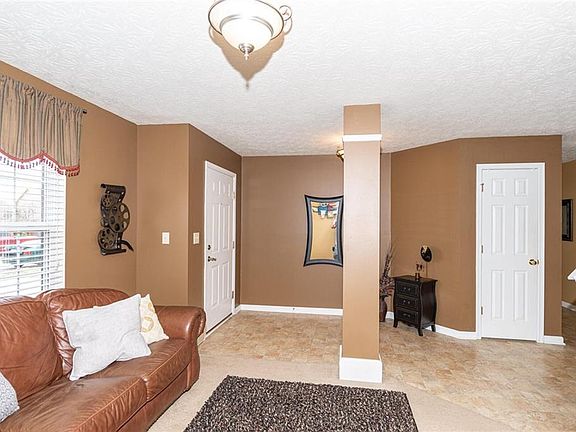 4th image of 2594 Foxtail Dr