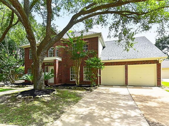3rd image of 13903 Viewfield Ct