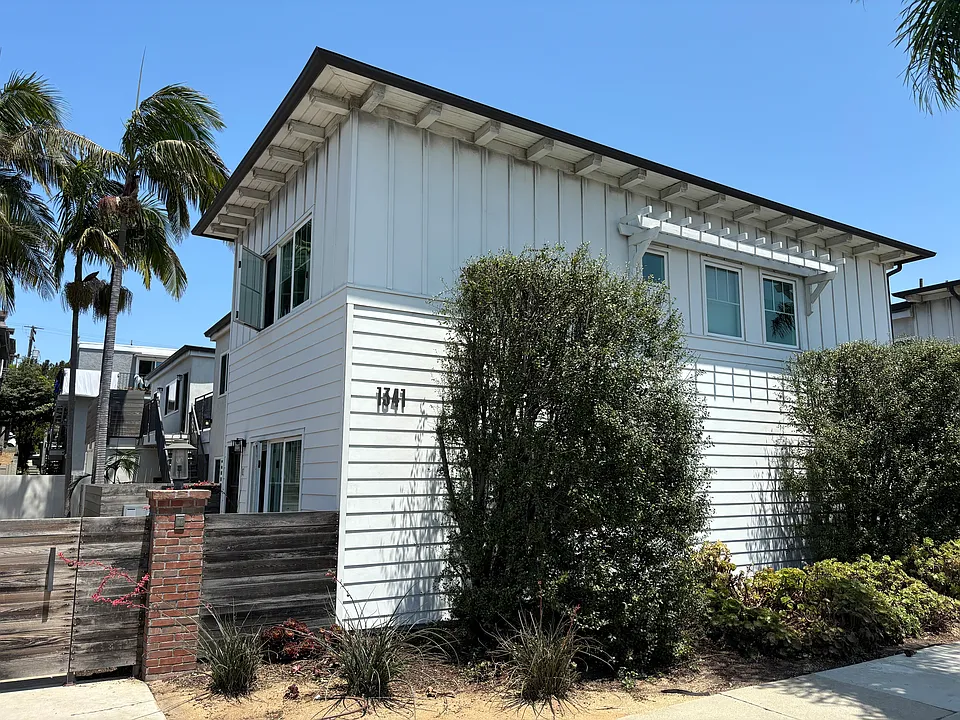 1341 Manhattan Beach Blvd #1