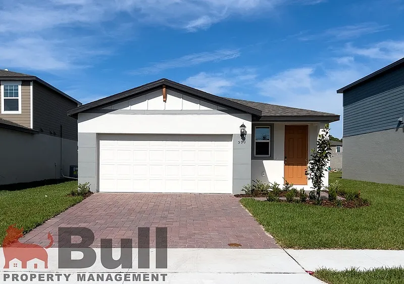 3 bed, 2.0 bath, 2020 sqft, $2,200 — Photo 1