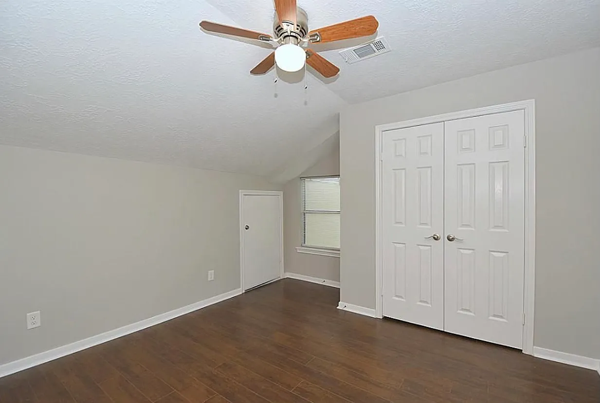 4 bed, $700 — Photo 2