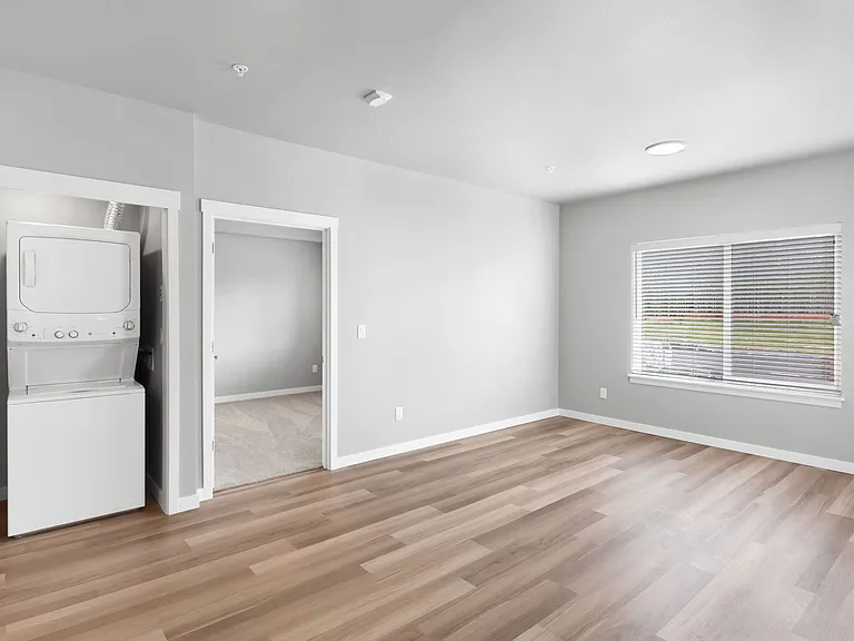 Kingsway Apartments — Photo 153