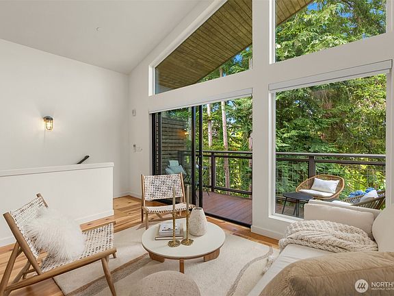 4th image of 203 Madrona Way NE #F-1