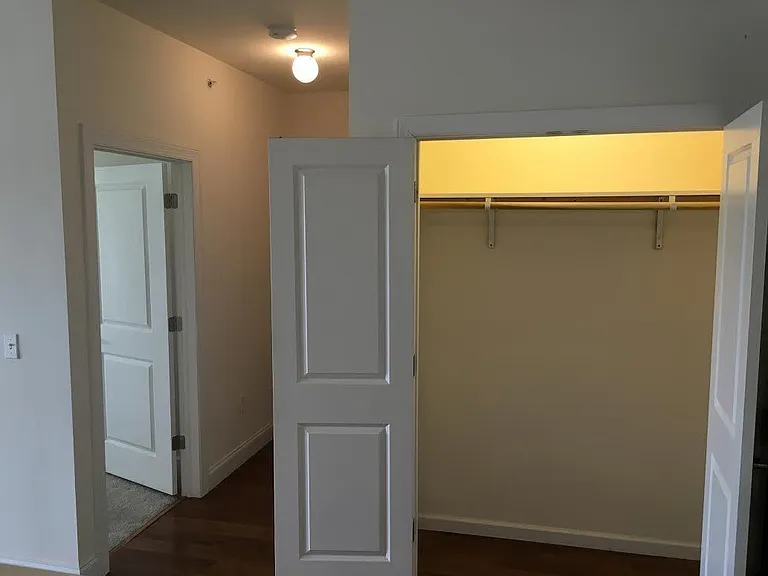 111 Glenwood Ave — Photo 4