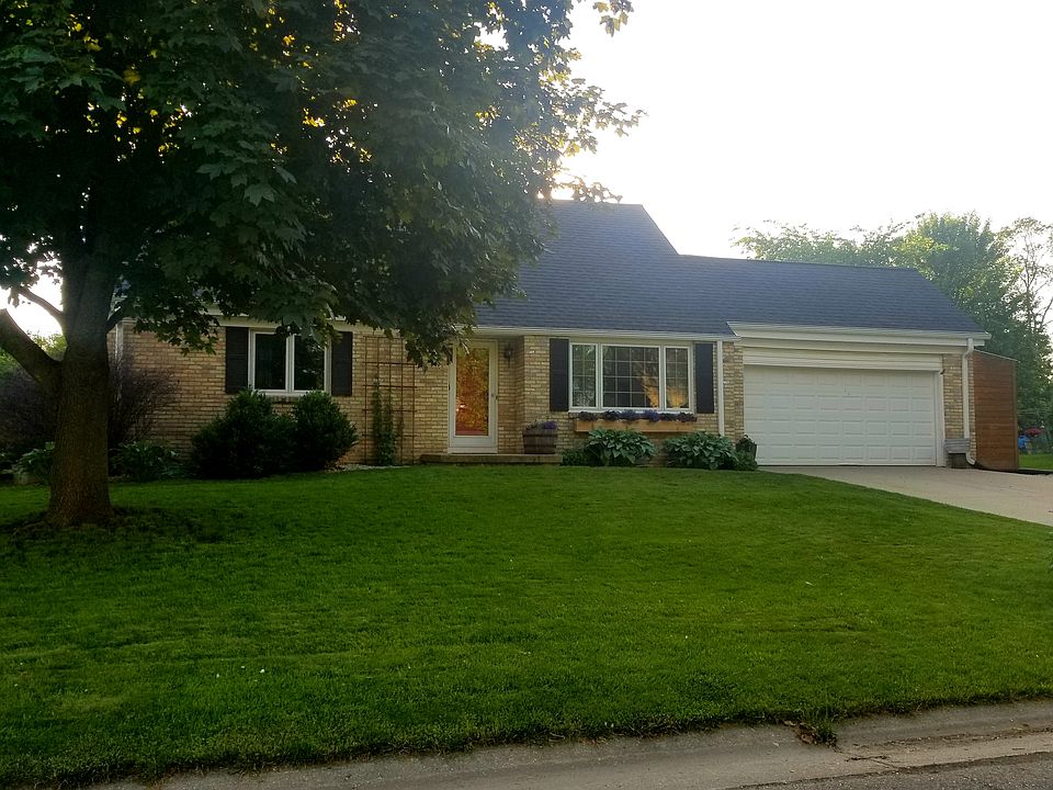 1st image of 516 Sweetbriar Ln