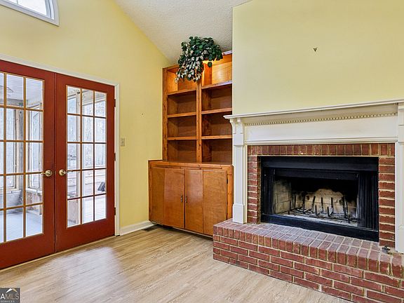 4th image of 130 The Farm Rd