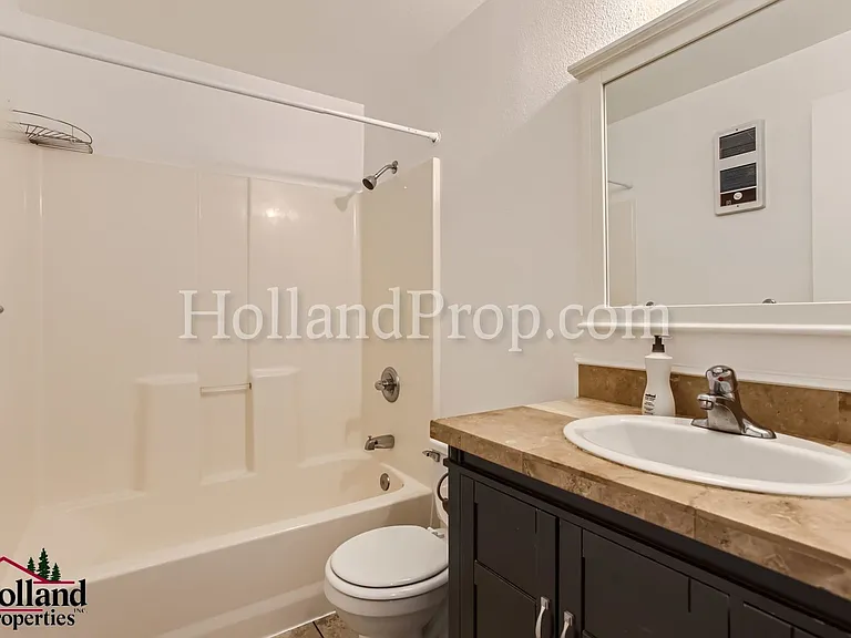 125-127 SW Edgefield Ct #127 — Photo 7