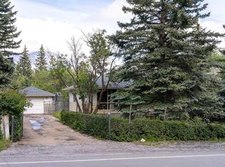 125 S Rainbow Ave, Banff, AB T1L1H1