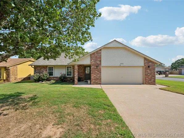 401 W 35th Pl, Sand Springs, OK 74063
