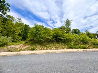718 Brush Oaks Dr, Altoona, PA