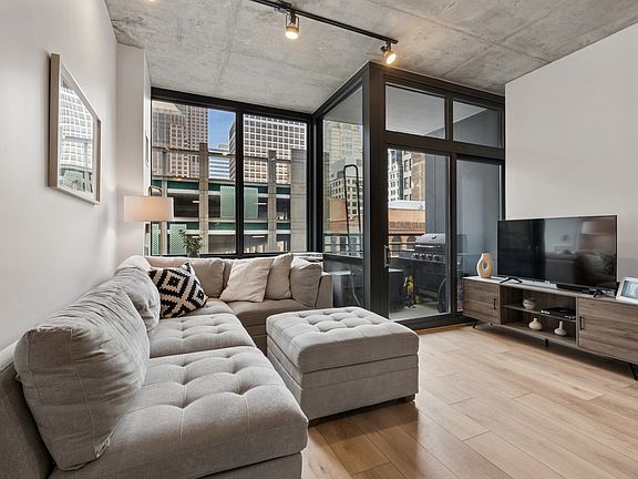 4th image of 235 W Van Buren St Unit 1419