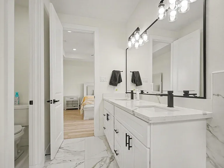 4310 Alice St — Photo 11