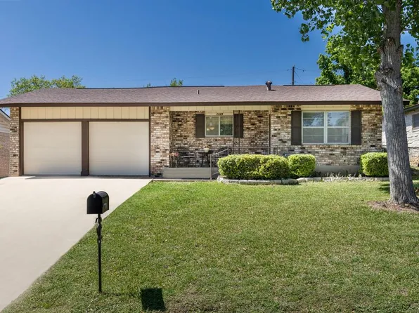 1129 Lake Dr, Kerrville, TX 78028