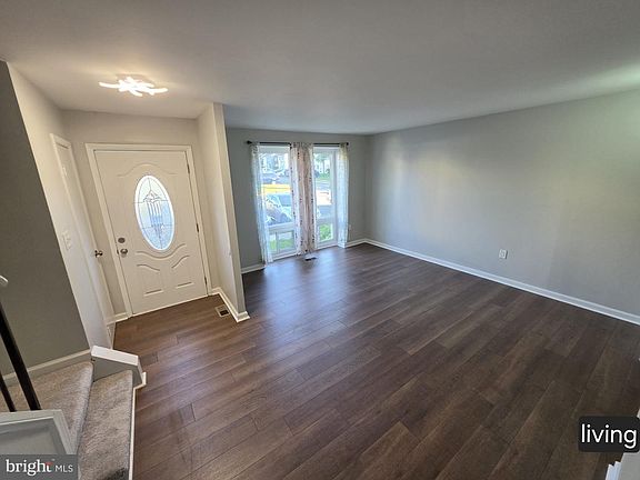 4th image of 1016 Saber Ln