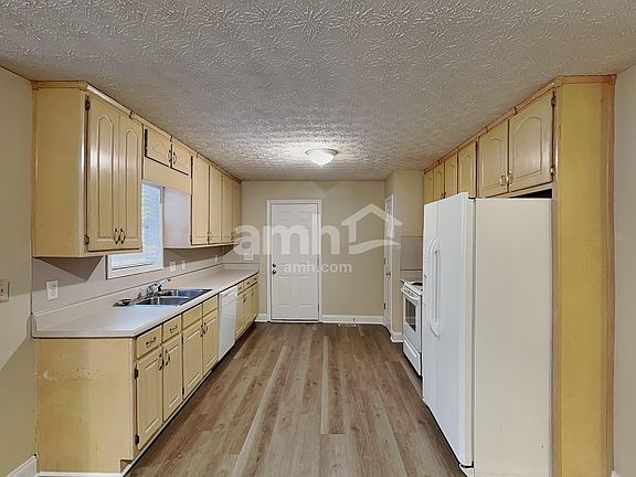 3rd image of 887 Kendall Park Dr