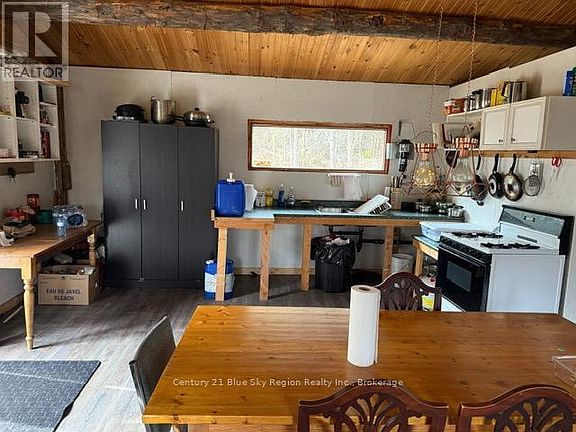 5th image of Janveau Rd