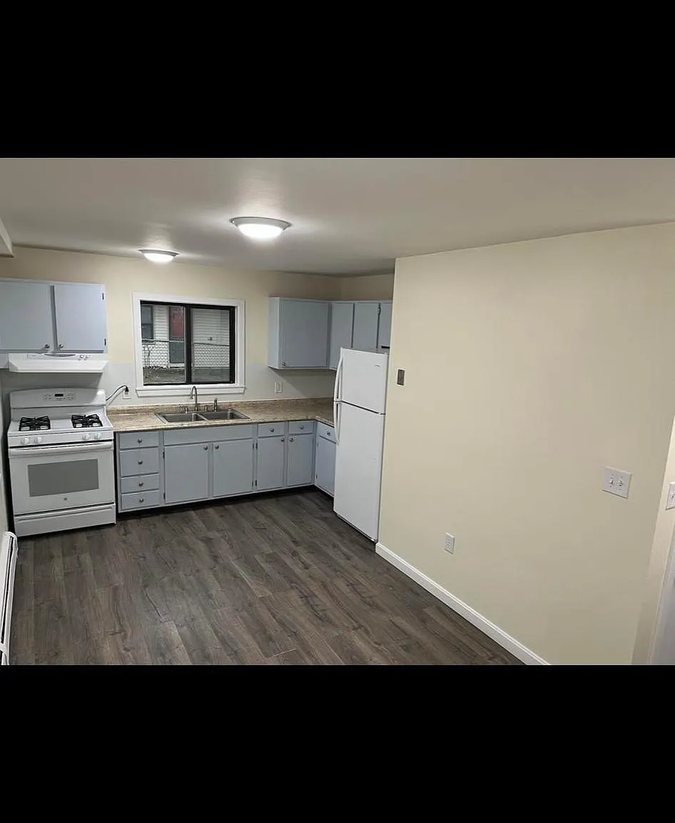3 bed, 1200 sqft, $1,800 — Photo 2