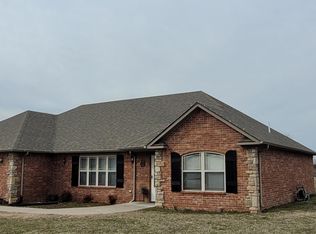 1703 Estates Dr, Grove, OK 74344
