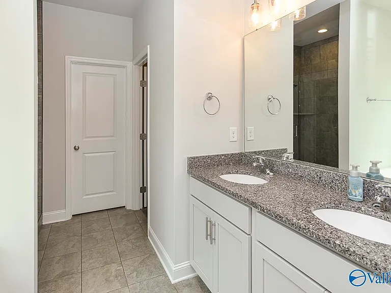 125 River Springs Ct — Photo 14