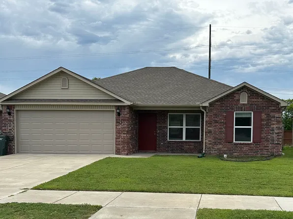 921 E Egret Rd, Fayetteville, AR 72701