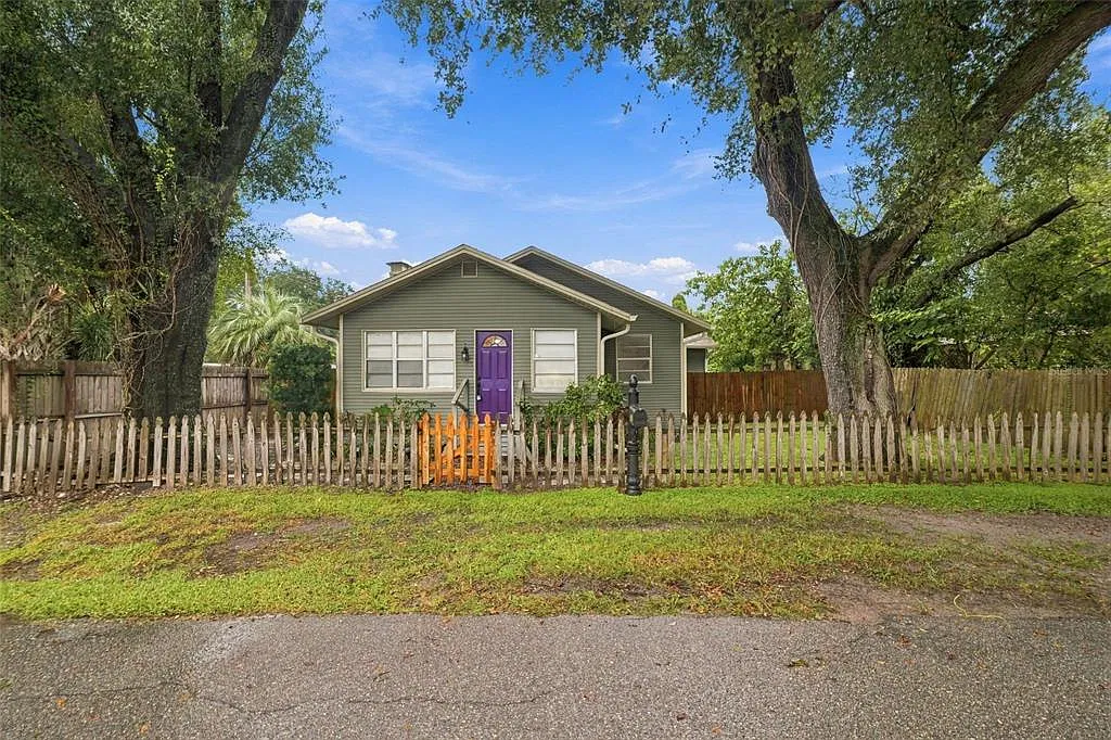 3 bed, 2.0 bath, 1224 sqft, $2,100 — Photo 1