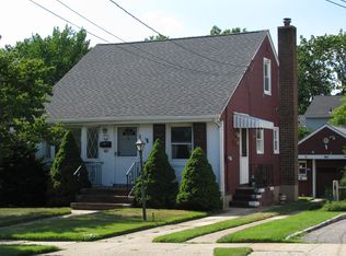 88 Charles St, Mineola, NY 11501