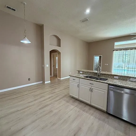 13813 Bluewater Cir — Photo 38
