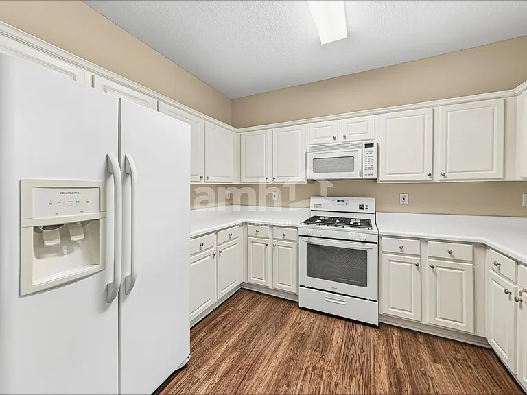 4615 Ridgefair Dr — Photo 3