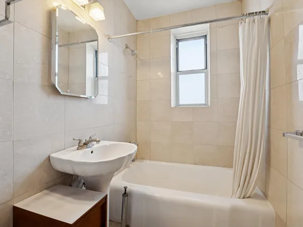 67-12 Yellowstone Boulevard image 16 of 20