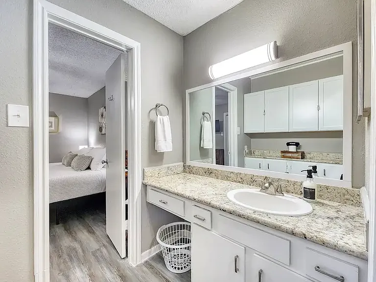 Star Braeswood Apartments — Photo 10