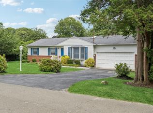 59 Homewood Dr, Hampton Bays, NY 11946