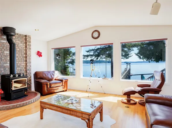 85 McKenzie Cres, Southern Gulf Islands, BC V8L 5Y7