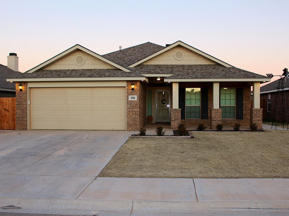front of home -curb view