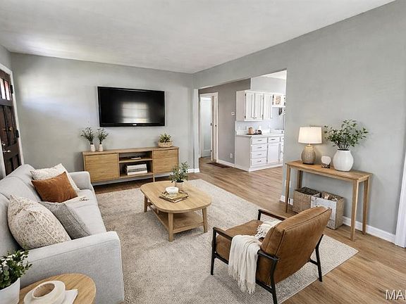 2nd image of 405 Tower Grove Pl