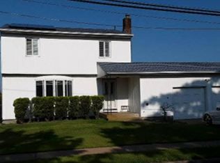21 Delta Rd, Massapequa, NY 11758