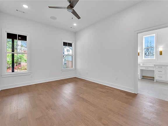 5th image of 720 N Gregg Ave