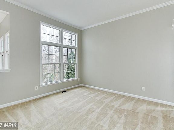 5th image of 46290 Summerhill Pl