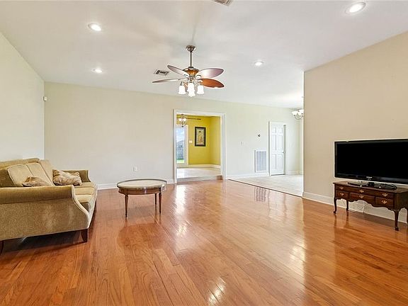 3rd image of 2905 Debouchel Blvd