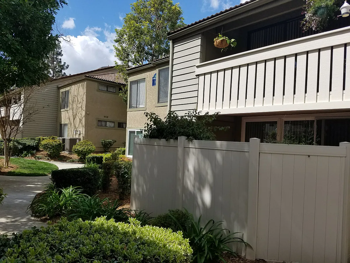 Building Photo - 7 Carriage Way