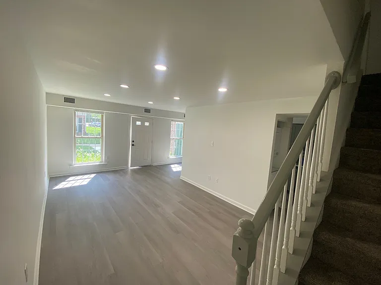 1006 Middleton Pl — Photo 12