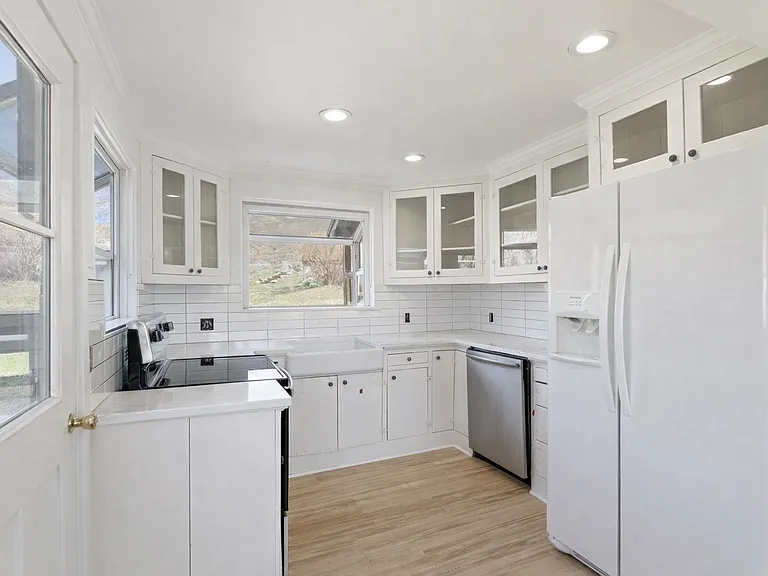 300 Moulton Ln #1 — Photo 33