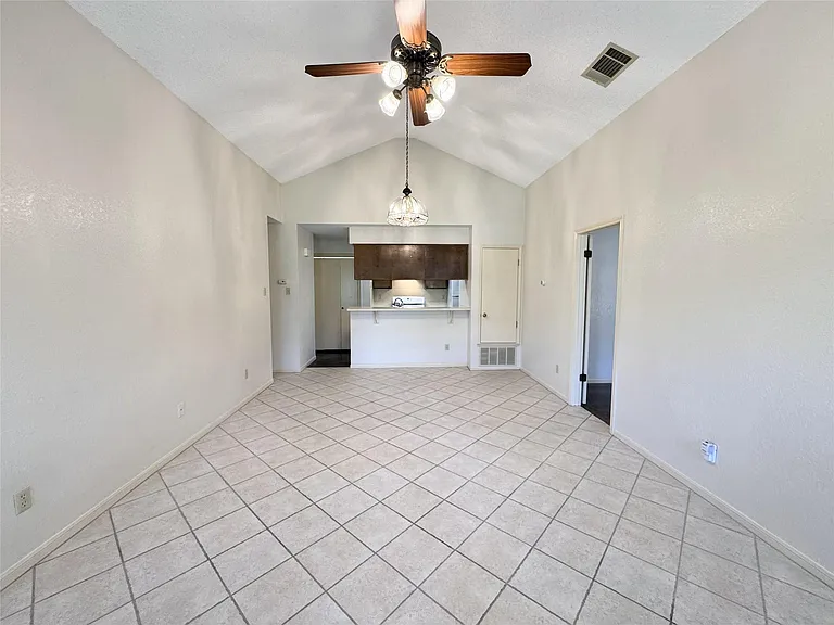 701 Gamez Cv #B — Photo 4